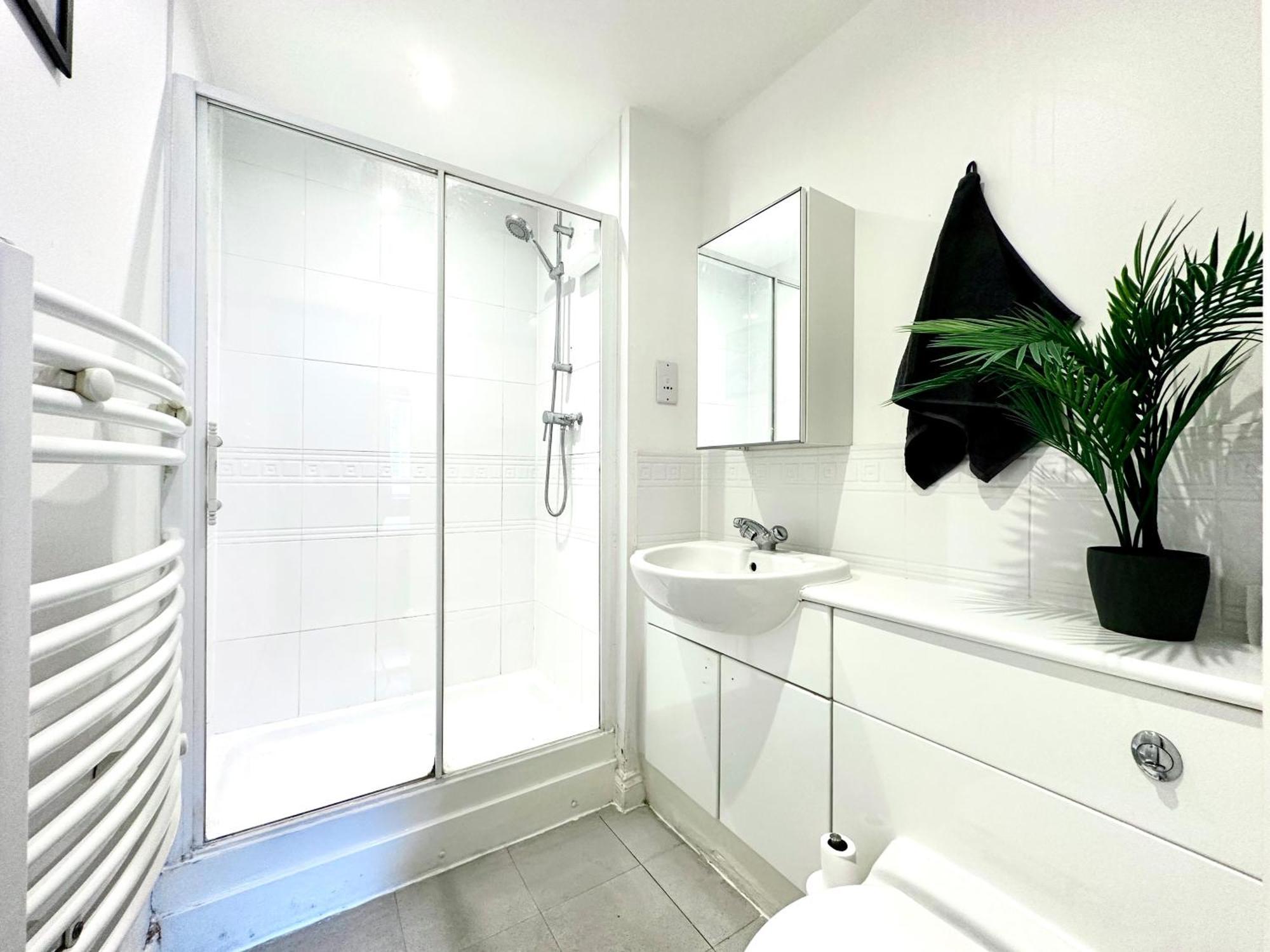 Watford Serviced Apartment, Free Parking, City Centre Luaran gambar